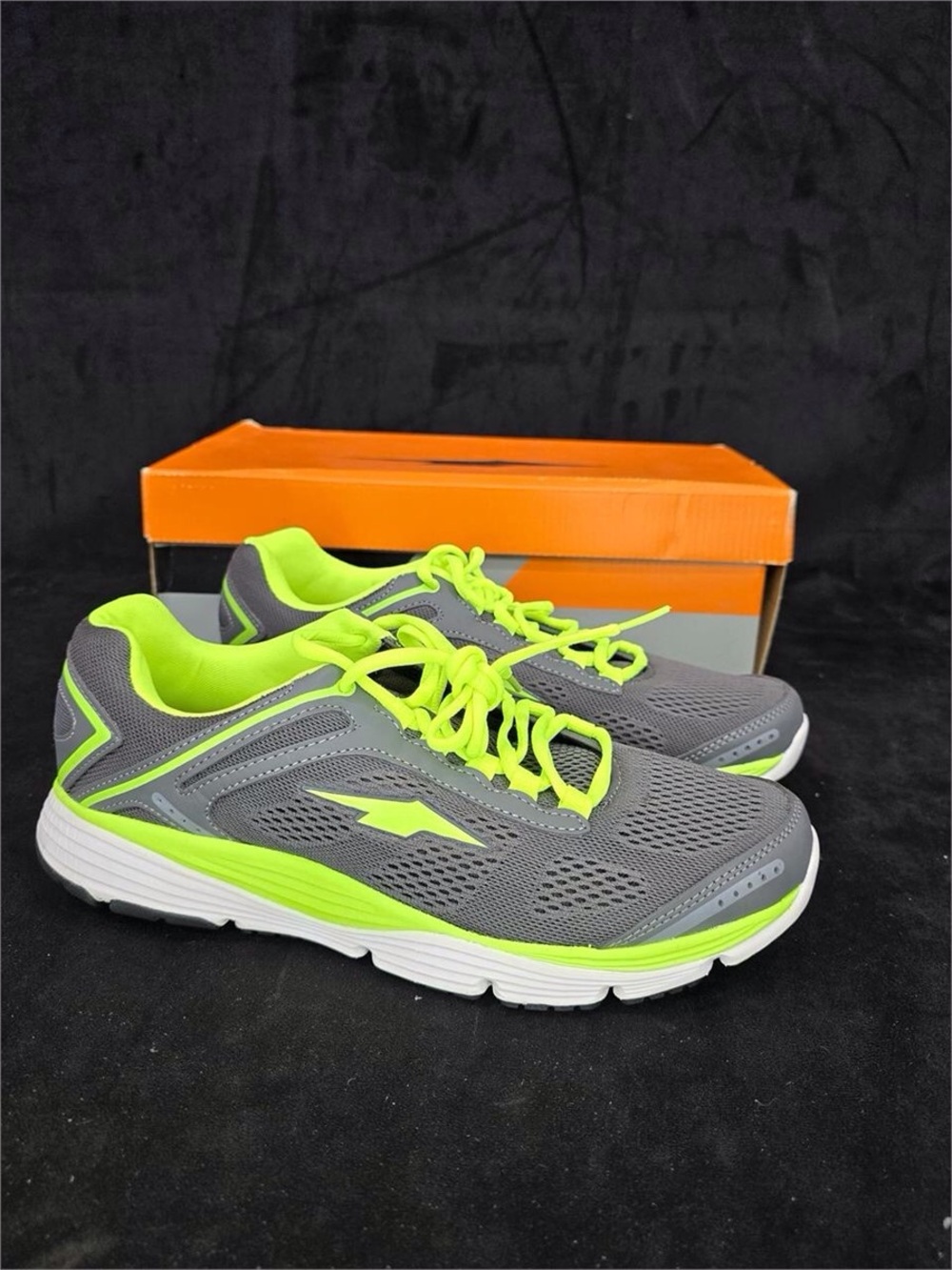 Avia Avi-Storm Men's Running Shoes Size 10 Gray Neon Green NIB